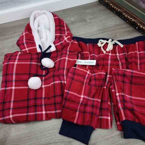 Jane and Bleecker Other - Jane and Bleecker 2 piece pajama fleece jogger set